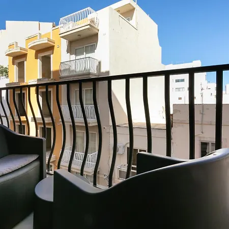 Seaside Near Bugibba Centre & Promenade * סיינט פול ביי
