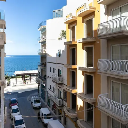 Seaside Near Bugibba Centre & Promenade סיינט פול ביי