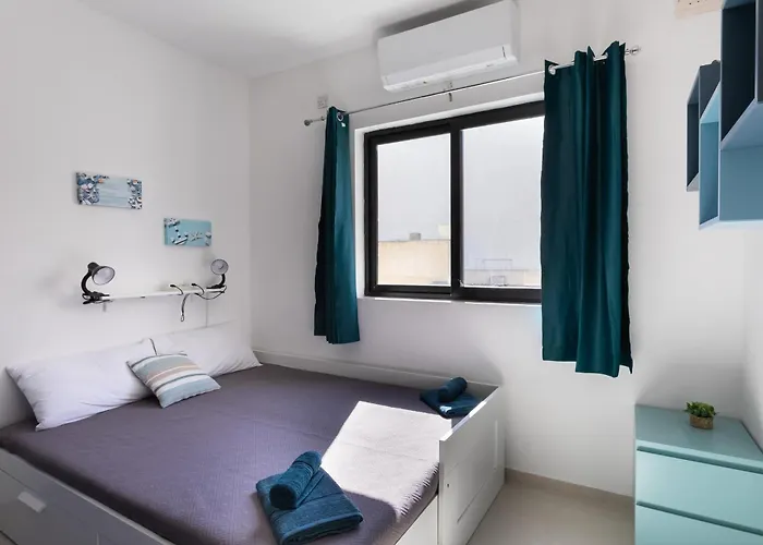 Seaside Near Bugibba Centre & Promenade Daire St. Paul's Bay