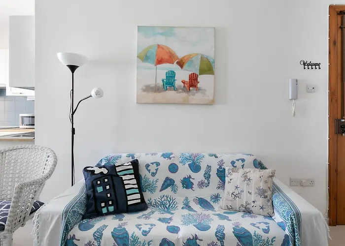 Seaside Near Bugibba Centre & Promenade Διαμέρισμα *